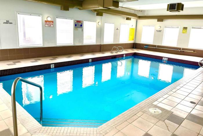 Super 8 by Wyndham Hinton-Free Breakfast,Wifi,Parking