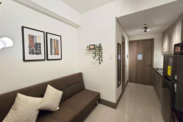 1BR Condotel with Balcony at FAME Residences #FM21