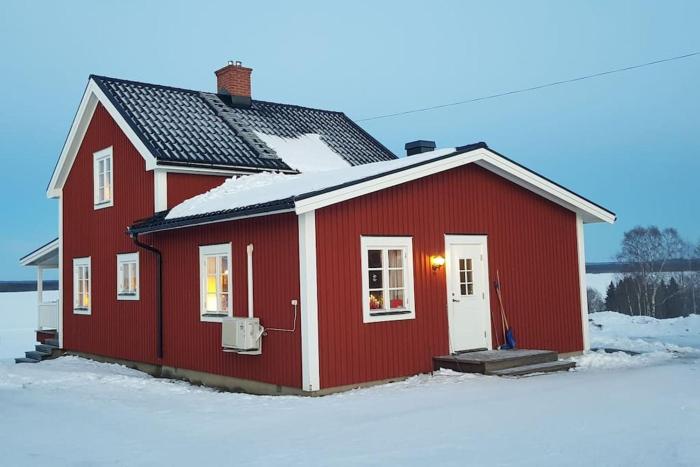 Lake view house in Hammerdal