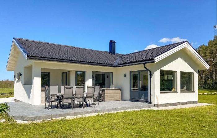 3 Bedroom Cozy Home In Gotlands Tofta