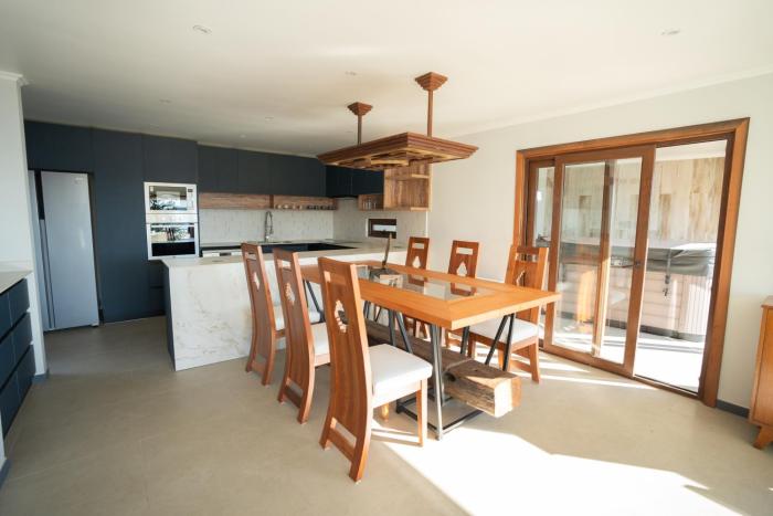 Lujosa casa en Playa Hermosa vista lago y volcanes