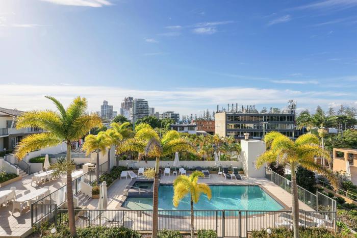 Burleigh Beachside Retreat