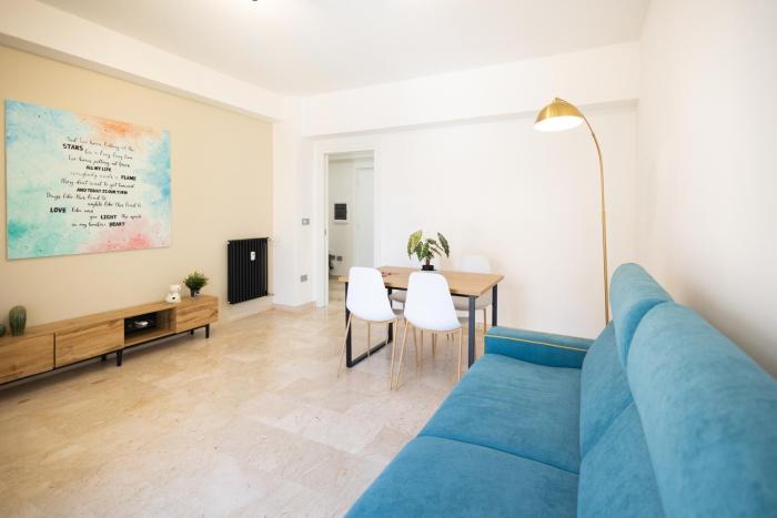 Marconi white flower house