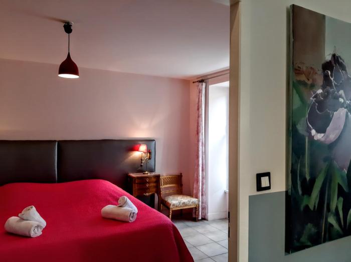 Gîte Mara des Bois - 3 chambres - jardin clos - piscine chauffée- terrasse - climatisation - parking