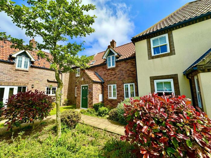 Puddleduck Cottage - Part of the The Bay Filey Holiday Village with pool, gym and direct beach access, pub, restaurant, tennis and meadows walks
