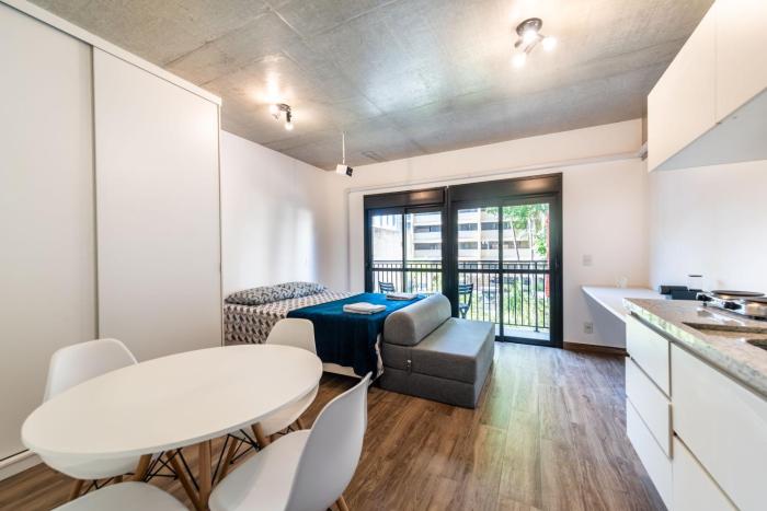 21 - Cozy new studio, Movie screen