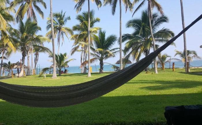 Casa frente al mar con playa privada Barra de Navidad
