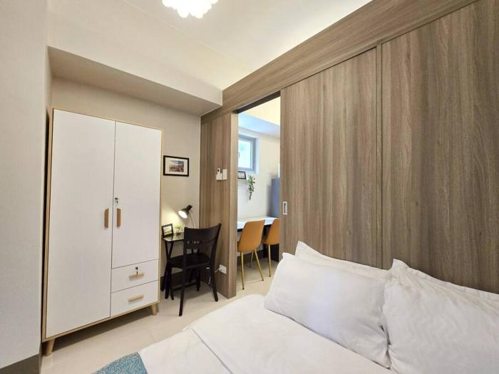 1BR Condotel with Balcony at FAME Residences #FM35