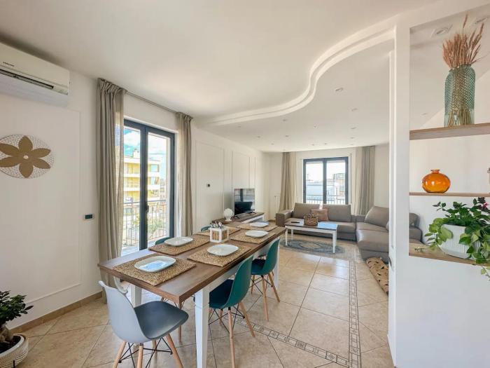 Central spacious apartment 10 min from the beach