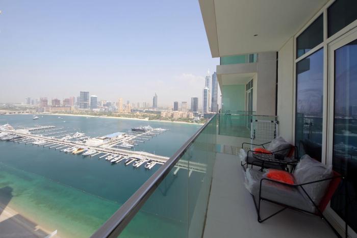 Incredible Sea view 2BHK - Private beach Access - Emaar Beachfront