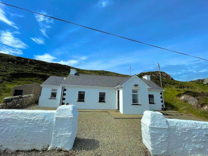 Scenic Oceanfront Retreat- Buliban Cottage