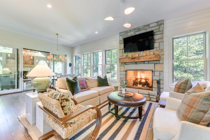 Stunning Cashiers Cottage Rental with Screened Porch