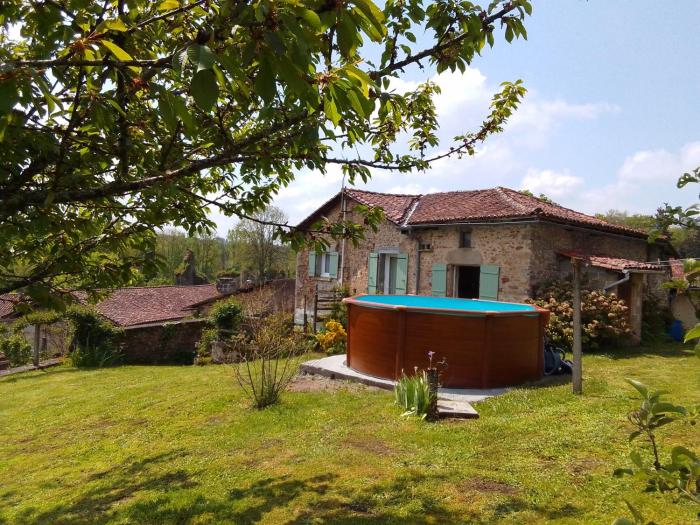 Cottage by the Chateau with pool in National Parc