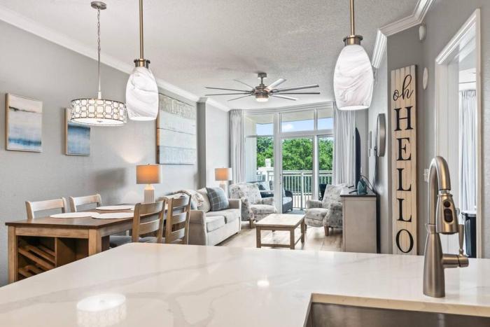 Horizon at 77th Condo ~ sleeps 8 ~ 2B2B ~ Steps to Ocean