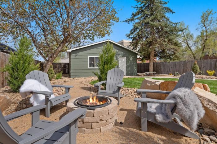 Spirit of the Rockies - Private Backyard & Hot Tub