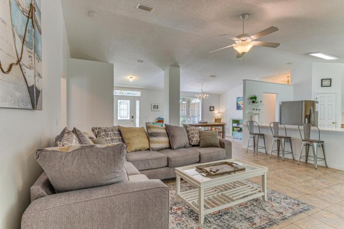 Pensacola Home with Large Yard 4 Mi to Beach