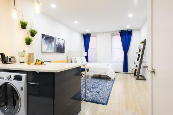 1597-9 Renovated Studio Prime UES WD in unit