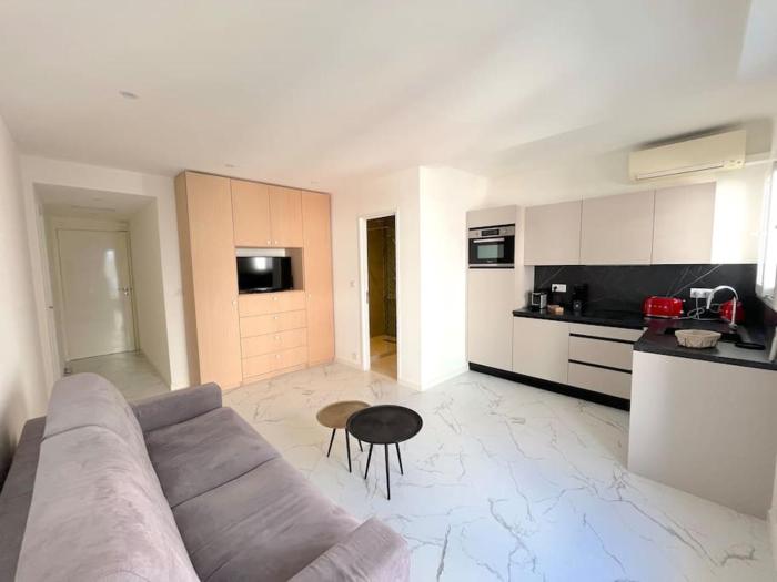 JOLI STUDIO - Studio neuf terrasse Clim WI-FI 2 min. des plages