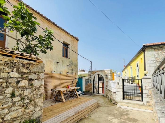 Guesthouse near the Castle of Himare