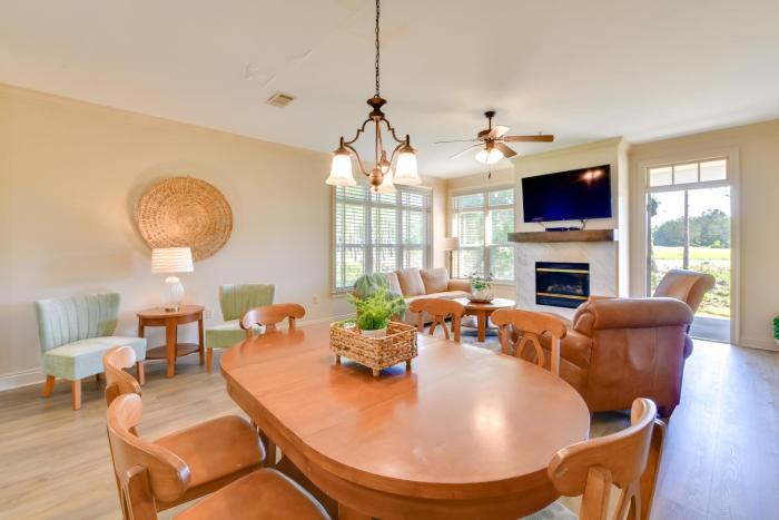 Spacious Springfield Home with Golf Course View!