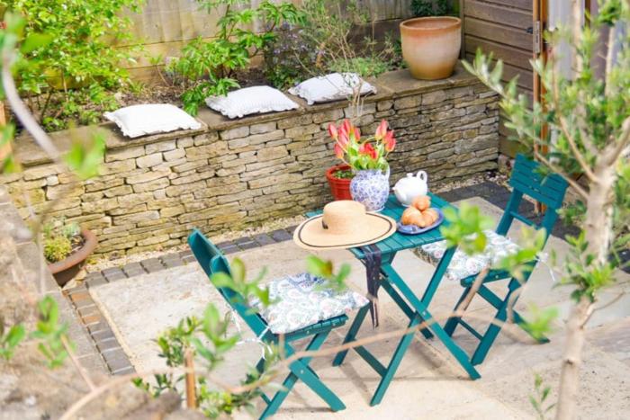 Bright & Beautiful Open Plan Coach House Painswick