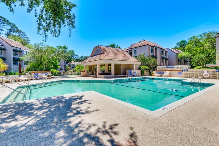 2 Mi to Beach Hilton Head Condo with Pool!