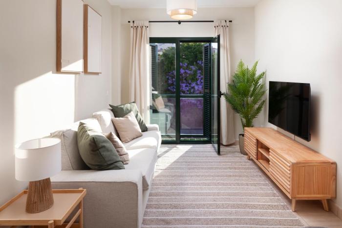 Amazing 2-bedroom apartment with free parking