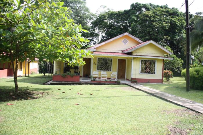 Casa Amarilla San Carlos