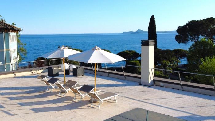 GARDA BLUE HOME on the lake - pool, solarium and garage