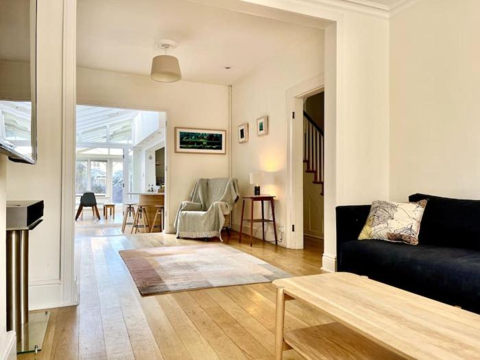 Light & Open Victorian Home Close to City Centre