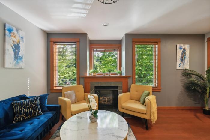 Charming 2BR Townhouse near Green Lake