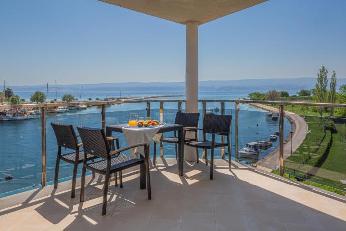 AP 4+2 in one of the most luxury building in Omis