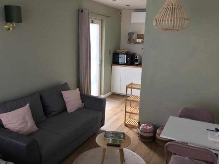 Gezellige studio met terras en gratis parking