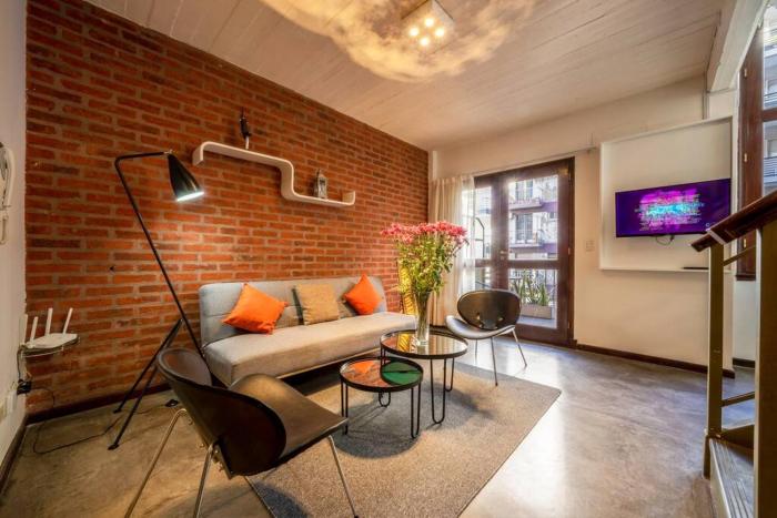 Inspiring loft tosuper spacious with service