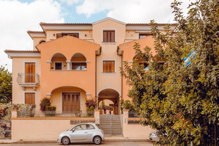 OLBIA SKYVIEW ATTIC, Gaias House