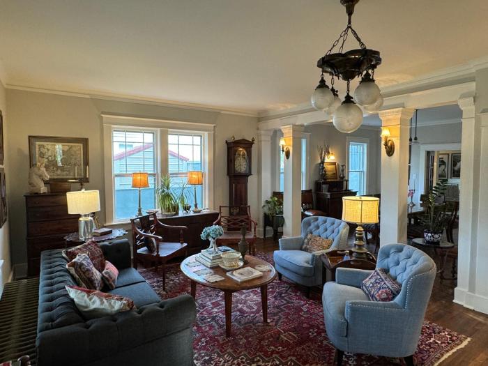 Spacious Central Gardens Home