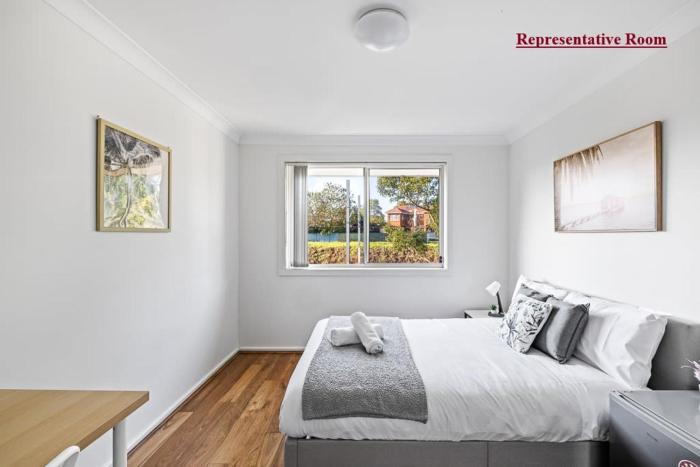 Serene Double Room in Panania - Close to Stations & Shops - Shared Bathroom