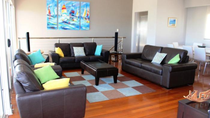 Stylish Contemporary Townhouse, Wifi, Air - Con