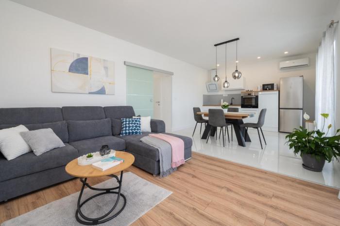 Apartment Gracin - Brand new with terrace and seaview