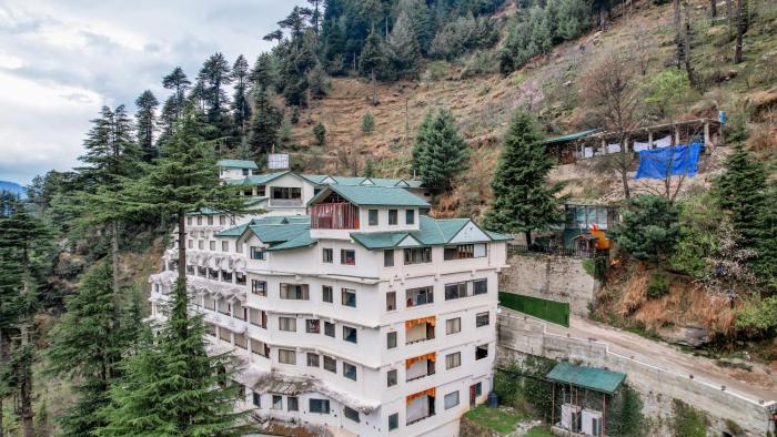 Aatmayog Luxury Manor Hilltop Centrally Heated Resort, Manali