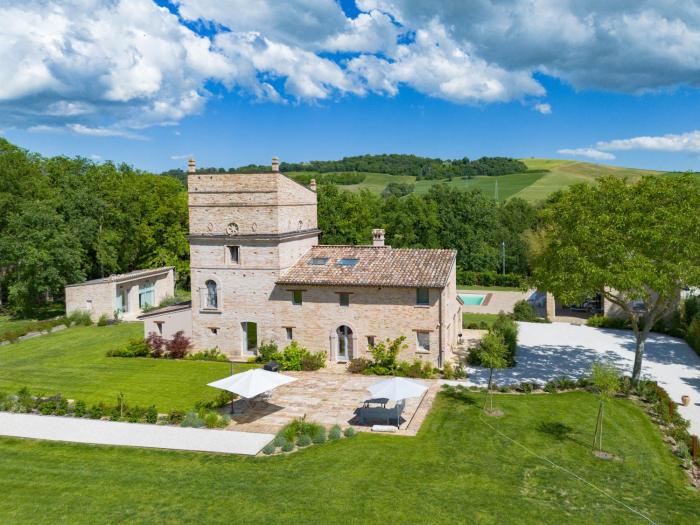 Villa Torre Anna - Historical Tower - Private Pool & Jacuzzi