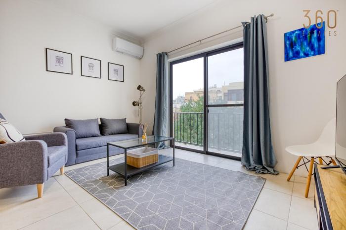 Cosy 1BR Apt with Balcony & Sofabed in Sliema by 360 Estates