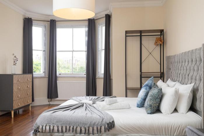 Large Putney Oasis 3-Bed with Garden & Parking