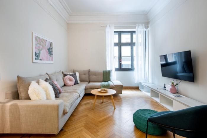 Meadows - Luxury 3-Bedroom Apartment in Athens