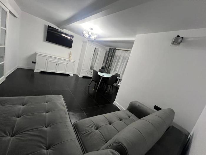 Apartament cu gradina central