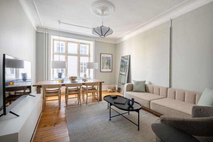 NEW charming apt in City Center