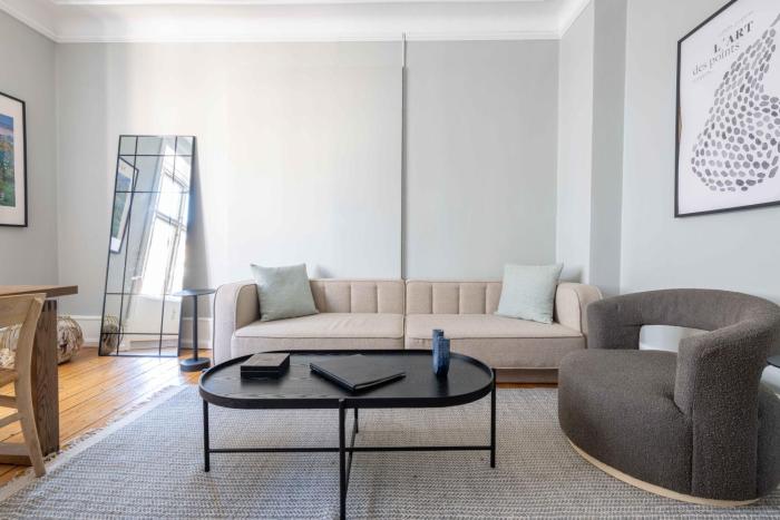 NEW charming apt in City Center