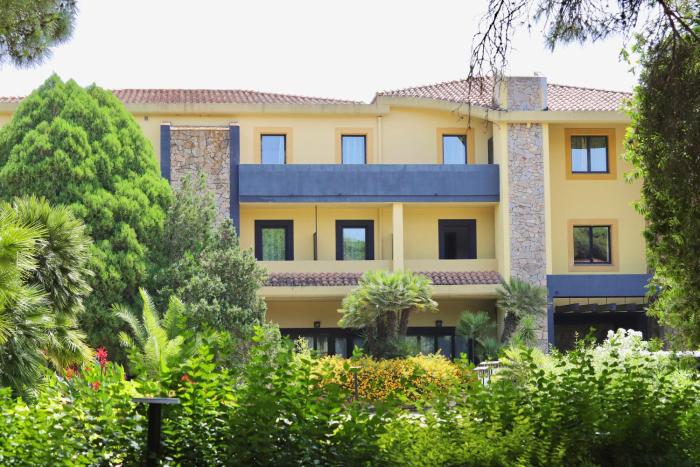 THR - Hotel with swimming-pool in Arborea just 600 meters from the sea