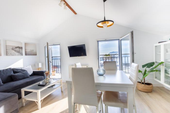 Torrontero con vistas al mar