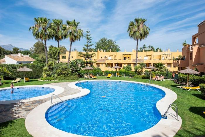 Apartamento en Marbella Guadalmina primera linea de campo de golf Los Cartujanos